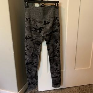 ‘Like New’ Amazon Seamless Camo Patterned Leggings
